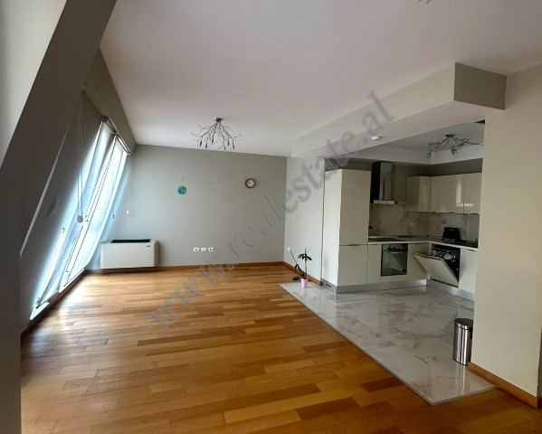Apartament 3+1 ne shitje ne rrugen Sheh Ahmet Pazari prane Sheshit Nene Tereza ne Tirane.
Poziciono